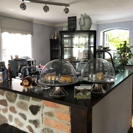 Alte Schule Cafe Und Pension Drehna Ngoại thất bức ảnh